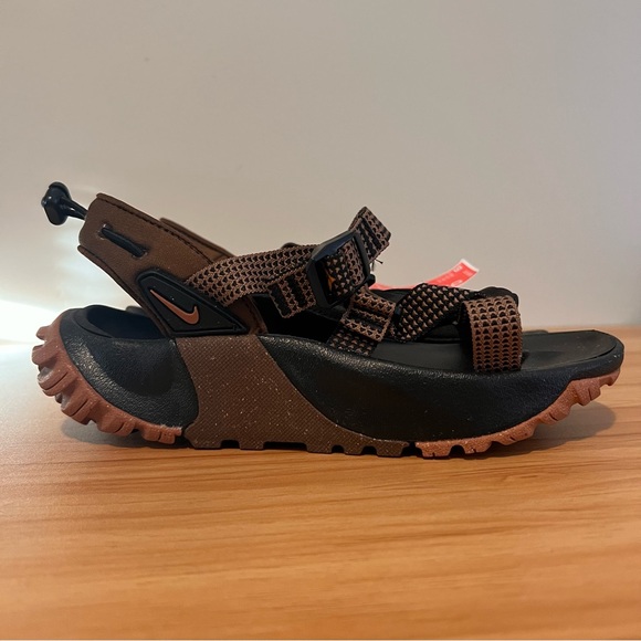 Nike | Oneonata Trail Sandals - Picture 2 of 13